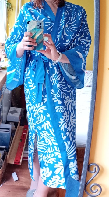Satin blue and white pattern robe with wide long sleeves. Don't mind the spirit level and a shelf lying on the floor.