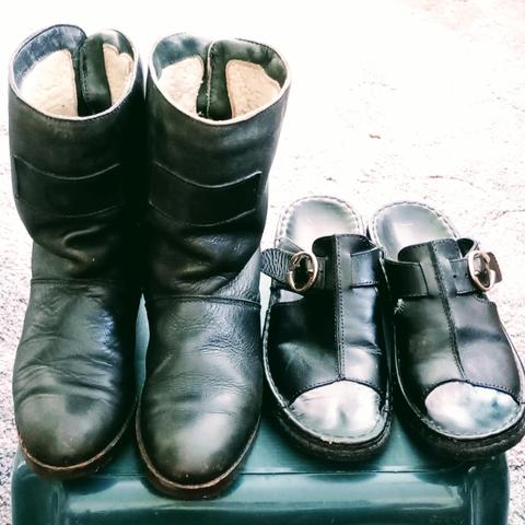 My old leather winter boots and summer sandals after cleaning. They are both navy blue and slightly shiny after the application of beeswax conditioner. 