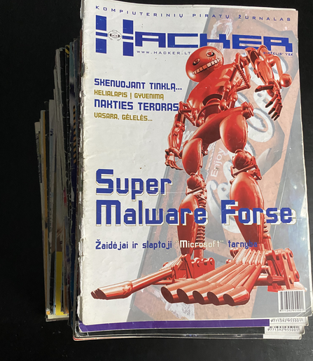 “Kompiuterinių piratų žurnalas Hacker” kolekcija lietuvių kalba, nuo antro numerio iki paskutinio.