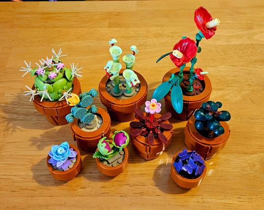 Nine Lego pot plants and cacti of various sizes and colours