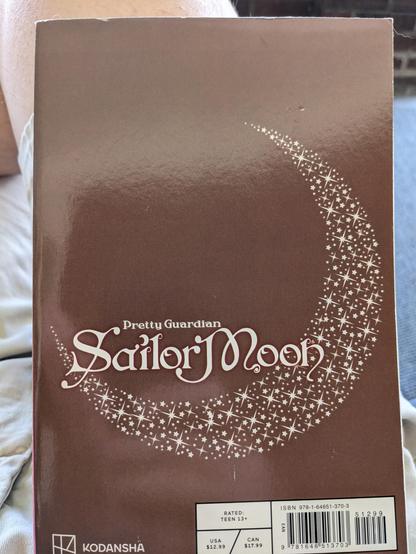 The back cover of Volume 7 of the SAILOR MOON manga. A group of stars is in the form of a crescent moon, and the title 