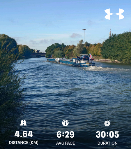 Photo of a boat in the river. A river lock is visible at the far end. Trees on each side

Running data
4.64 distance (km)
6:29 avg pace (min/km)
30:05 duration