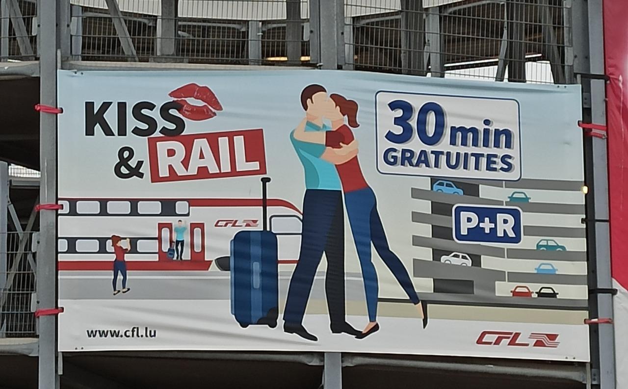 ad by CFL: kiss & rail, 30 min gratuites (parking)